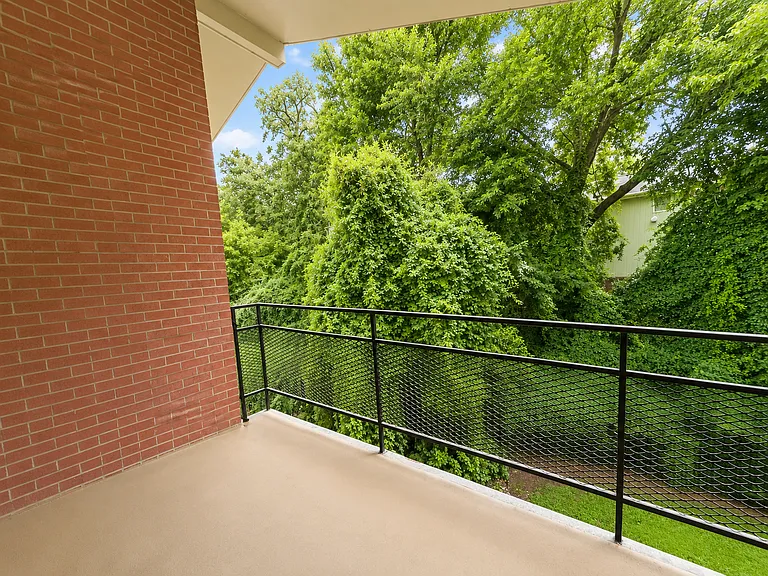 250 Little St #C304 — Photo 7