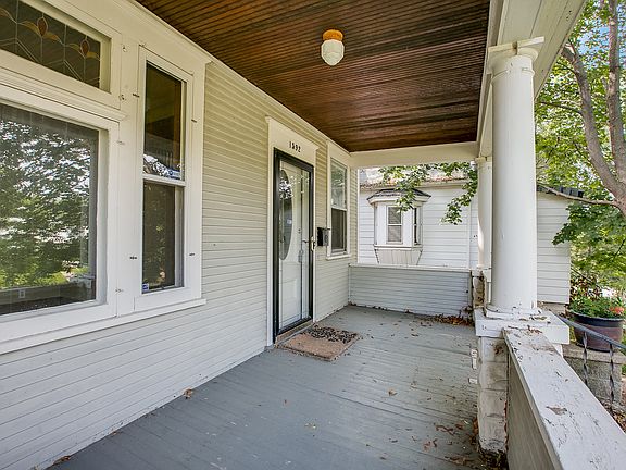 2nd image of 1592 7th St E