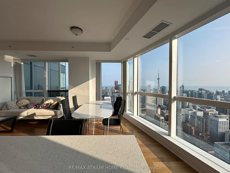 388 Yonge St #7010 — Photo 9