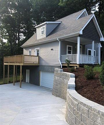 3rd image of 218 Stonebrook Dr