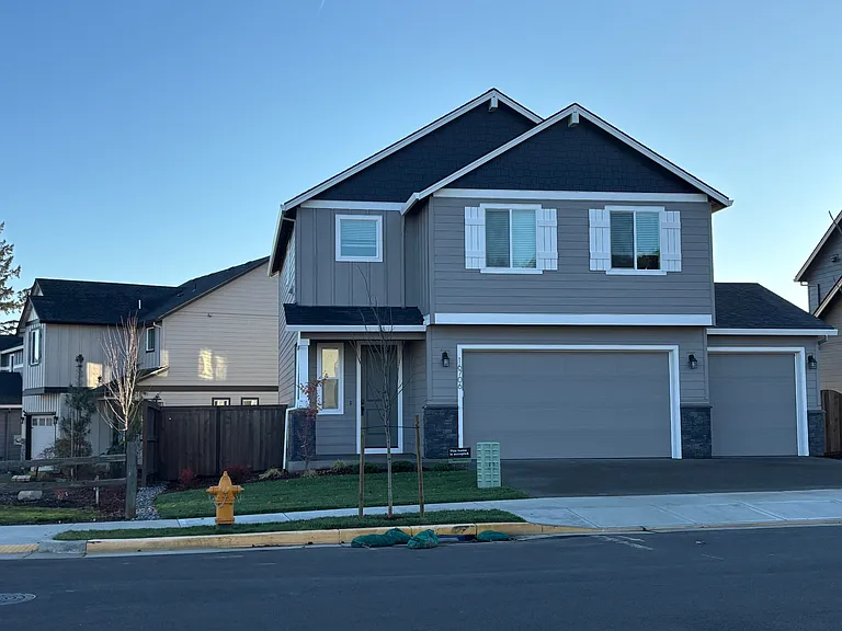 16706 SE Smith Rock St — Photo 1