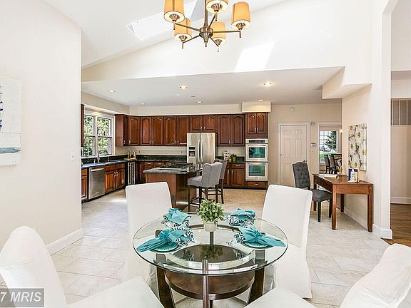 3rd image of 7405 Windy Hill Ct