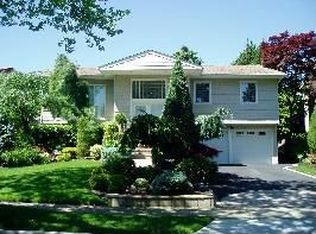 2982 Lonni Ln, Merrick, NY 11566