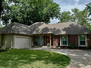 2000 SW 30th St, Topeka, KS 66611