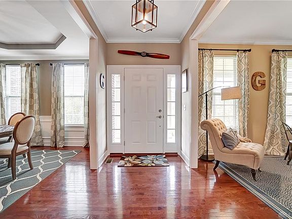 3rd image of 8356 Berkshire Pl