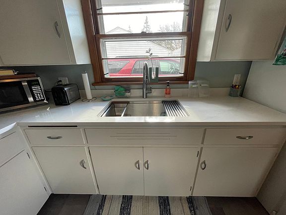 5th image of 2043 Delafield Dr