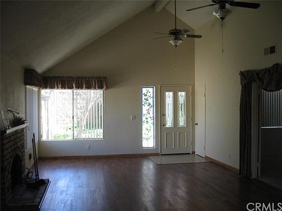 5th image of 427 E Woodcroft Ave