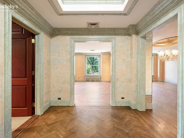 1040 Fifth Avenue image 4 of 15