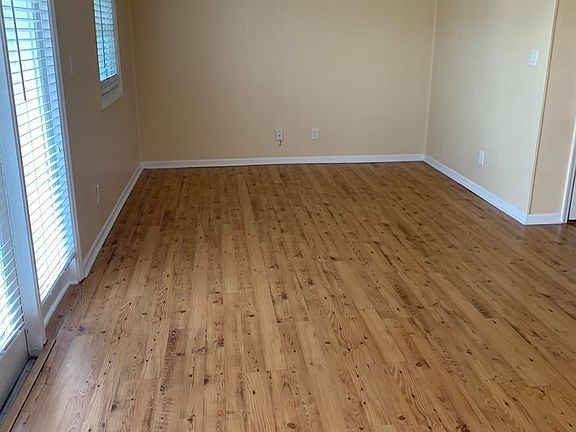 3rd image of 5144 Salmon Dr SE APT C
