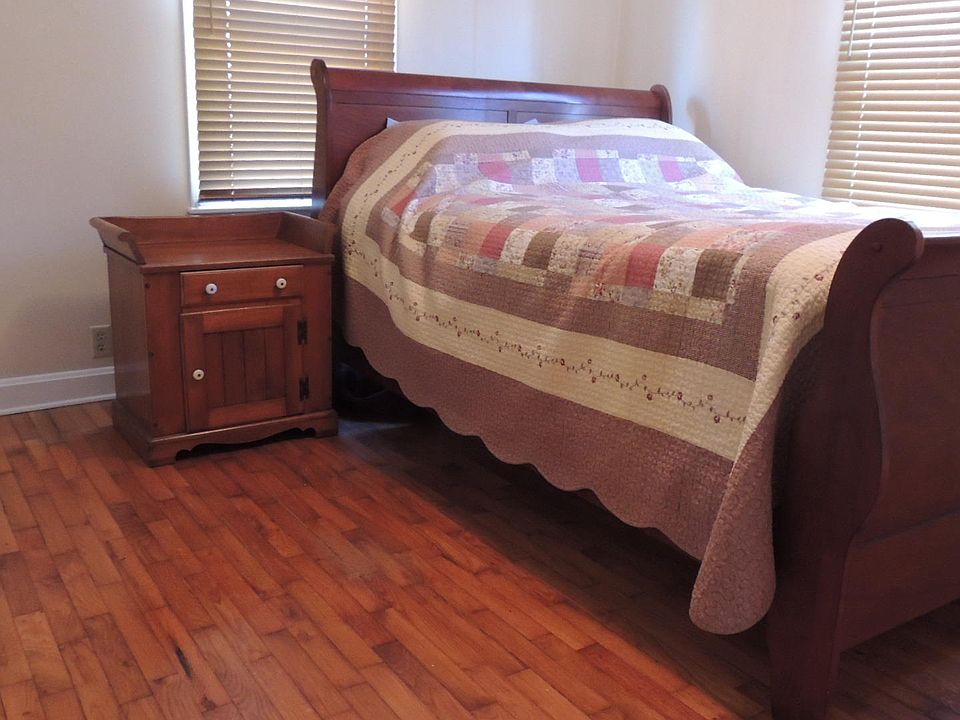 2nd image of 813 W Chester Ave