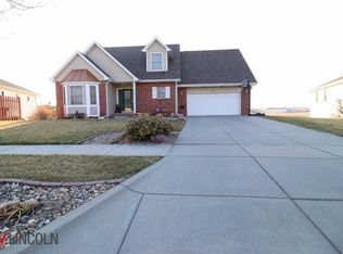 3230 Prairieview Dr, Lincoln, NE 68504