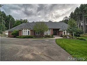 2562 Spruce Rdg photo 1