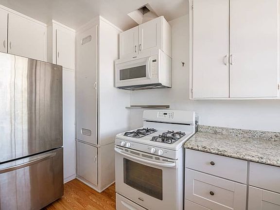 3rd image of 2032 Delaware Ave #2100B