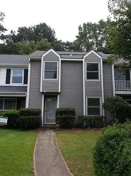 3 bed, 1315 sqft, $1,995 — Photo 1