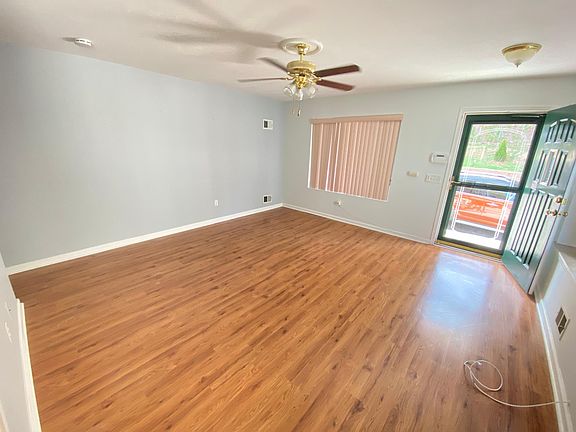 5th image of 20 King James Ct #A