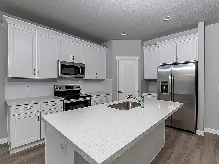 712 E Zekes Ct — Photo 8
