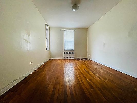 4th image of 3900 Kings Hwy APT 2P