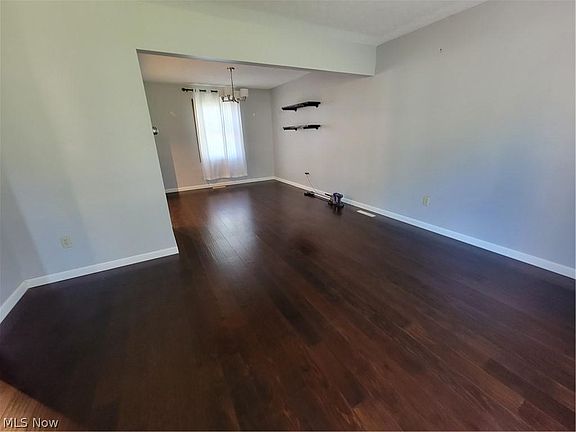 4th image of 9721 Applewood Dr