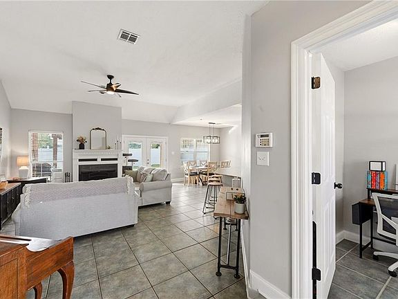 3rd image of 716 Terry Dr
