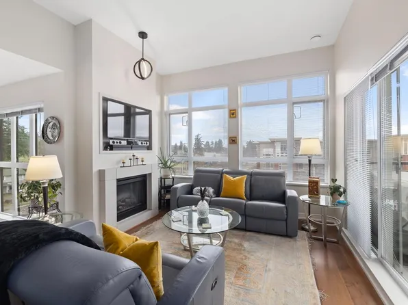 2940 King George Blvd #411, Surrey, BC V4P 0E4