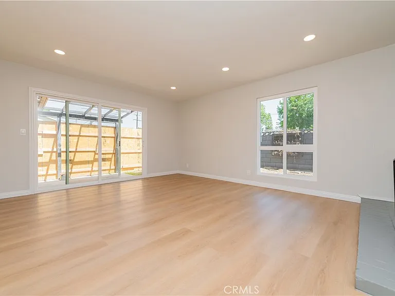 3202 Montana Ave — Photo 11