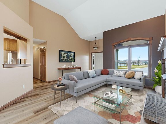 5th image of 444 Goldenrod Ct