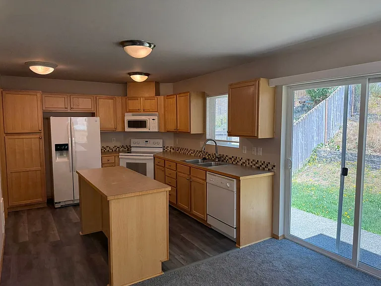 28202 241st Ave SE — Photo 2