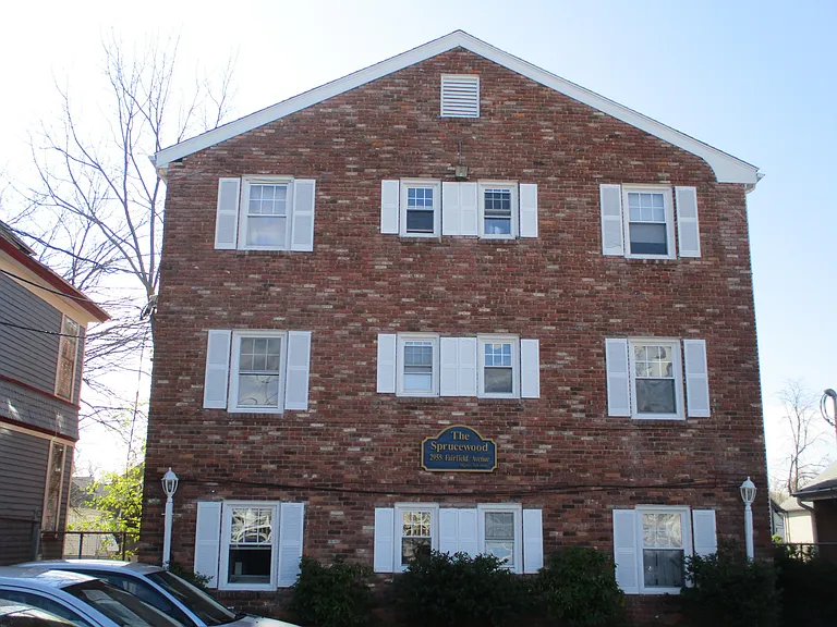 2955 Fairfield Ave #10 — Photo 1