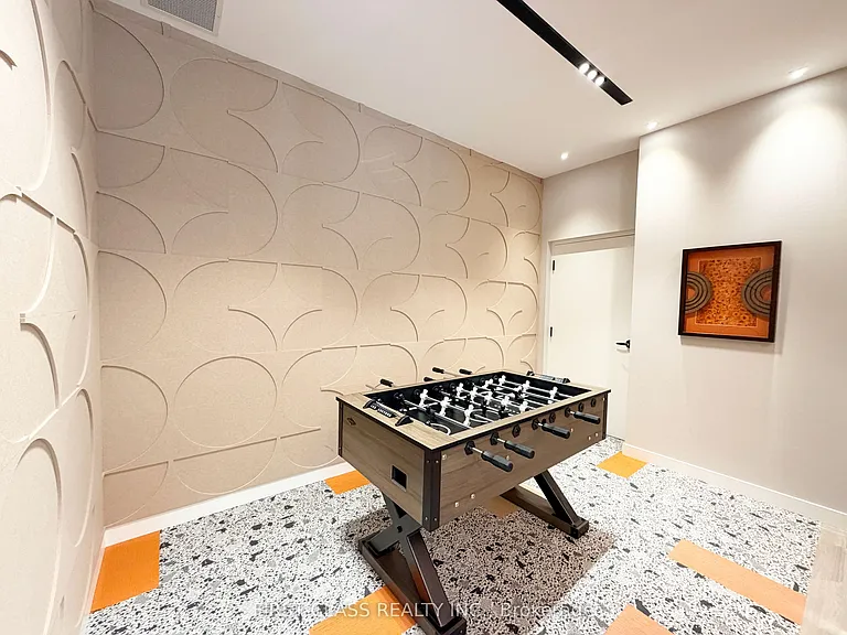10 Oak St #425 — Photo 13