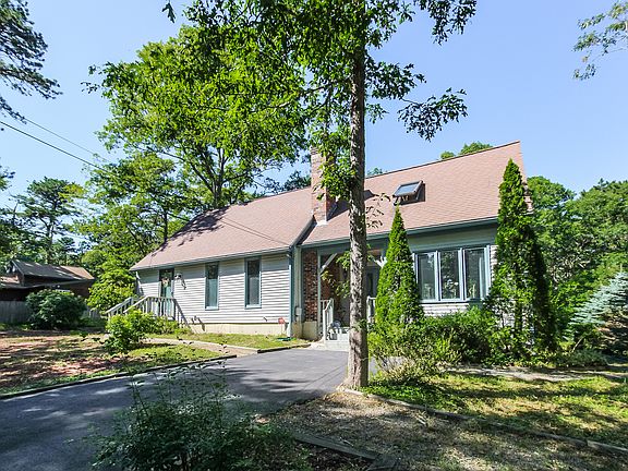 3rd image of 49 Ashumet Ave