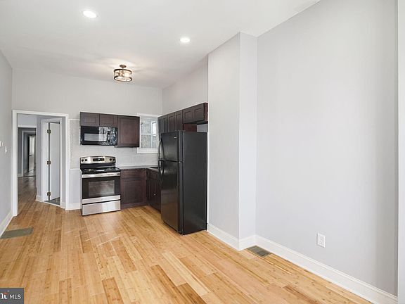 5th image of 2433 N Marshall St #1