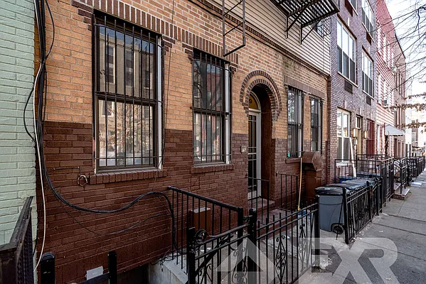 Rented by EXR | media 8