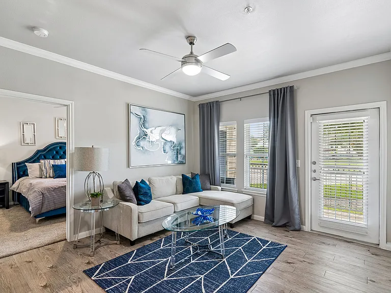 Residence at Lake Jackson — Photo 8