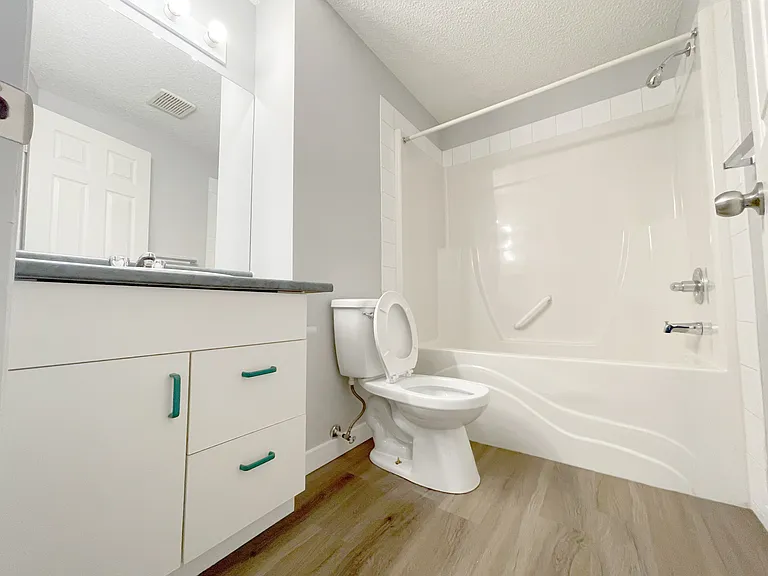 9501 Manning Ave — Photo 15