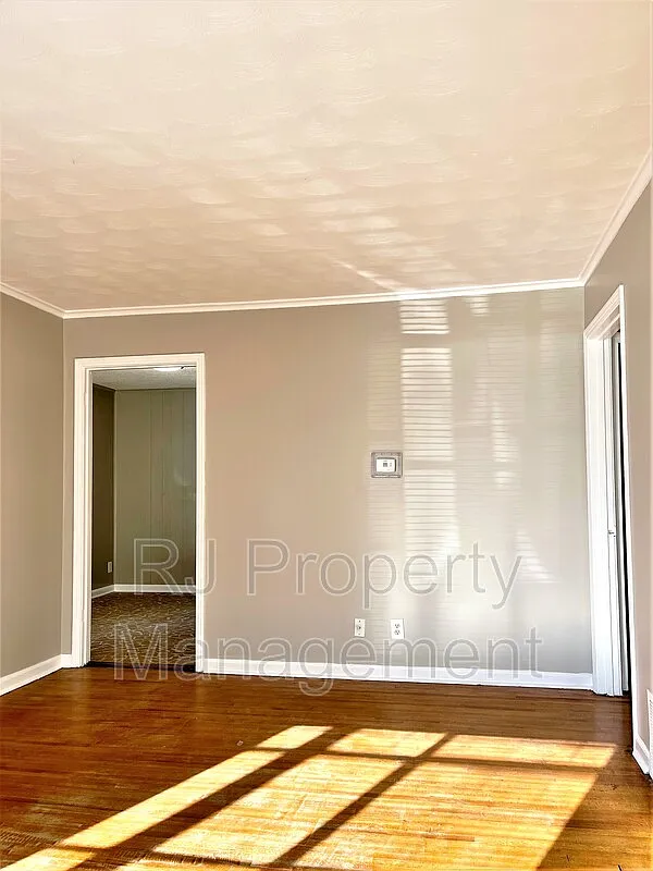 3 bed, 1.5 bath, 1235 sqft, $1,295 — Photo 3