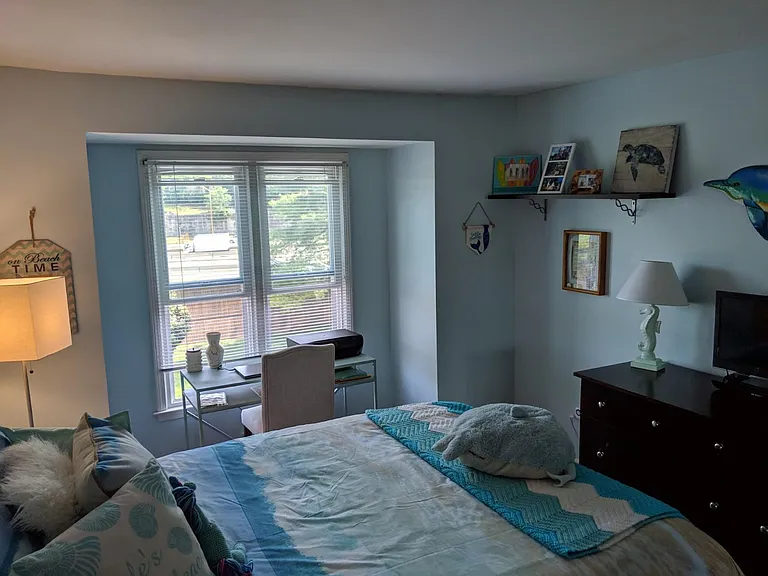 246 Hillsboro Pl — Photo 8