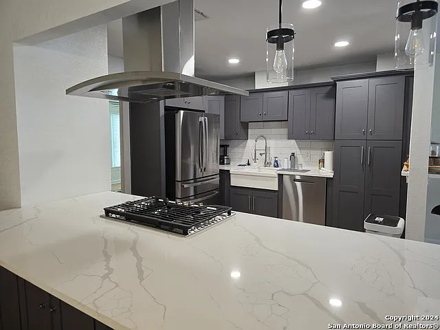 3 bed, 2.0 bath, 1403 sqft, $1,995 — Photo 2