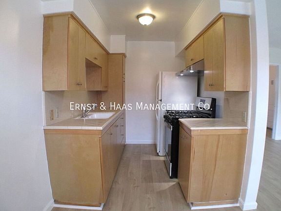 5th image of 2735 E Broadway APT 3