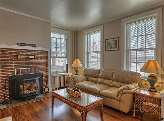 5th image of 1550 W Market St