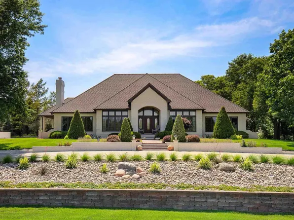 3507 Inverness Rd, Hutchinson, KS 67502