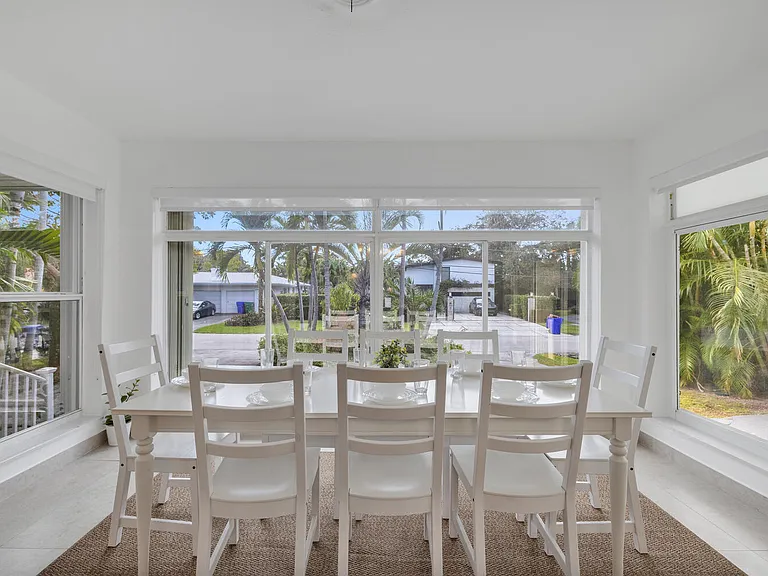 1031 NE Little River Dr — Photo 13