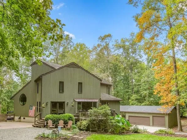 8207 Hunting Cog Rd, Oak Ridge, NC 27310