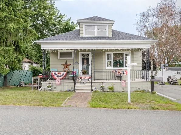 61 Jaffrey St, Swansea, MA 02777