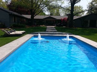 104 Hilltop Rd, Bloomington, IL 61701