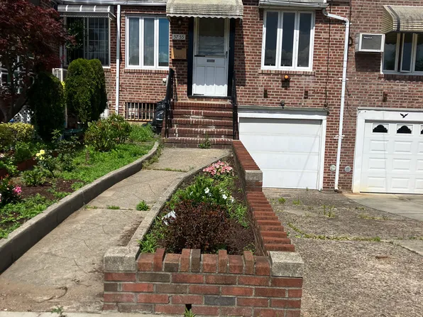 (undisclosed Address), Middle Village, NY 11379