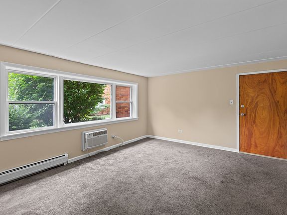 4th image of 10911 S Lloyd Dr APT 3