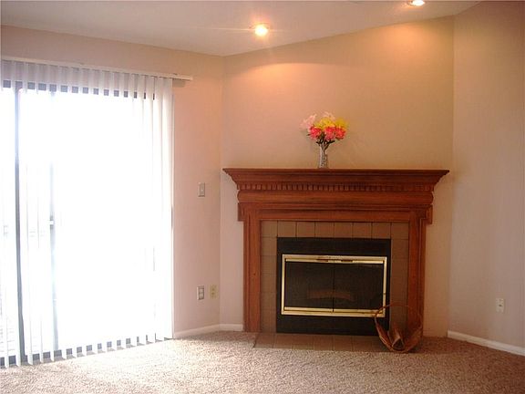 5th image of 4331 Village Parkway Cir W APT 7