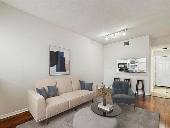 5th image of 505 Bellevue Pl APT 7