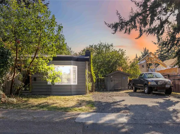 3365 B Painter Rd #A, Colwood, BC V9C 2J3