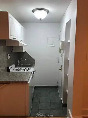 Rented by City Connections Realty | media 3